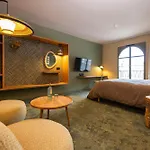 Отель Serra Boutique 4*