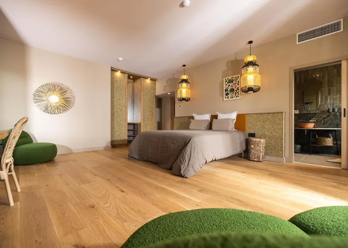 Serra Boutique فندق أجان